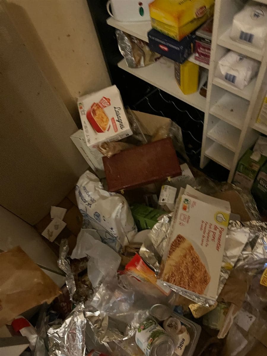 Accumulation de déchets et denrées dans un logement touché par le syndrome de Diogène en Lot-et-Garonne
