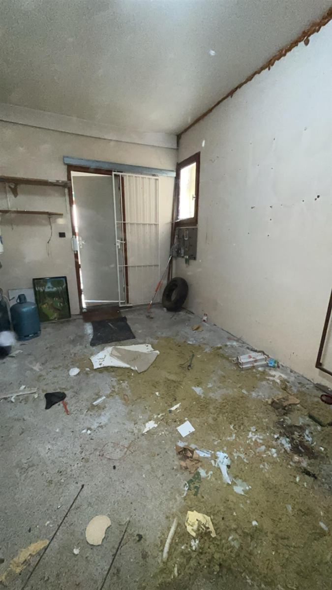 Garage encombré avant débarras en Lot-et-Garonne