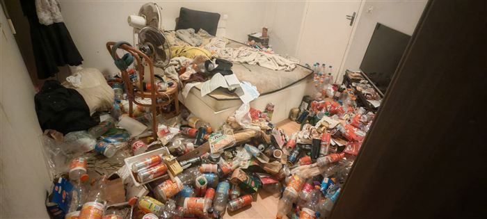 Logement en situation de syndrome de Diogène avant intervention à Villeneuve-sur-Lot