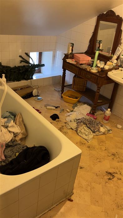 Logement en situation de syndrome de Diogène avant intervention à Villeneuve-sur-Lot