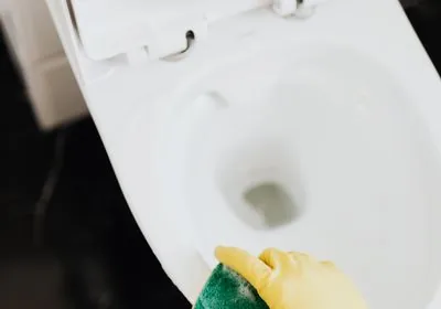 Sanitaires à nettoyer avant intervention