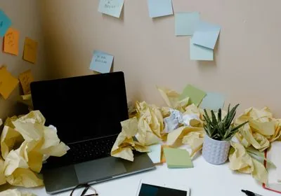 Bureau sale avant nettoyage